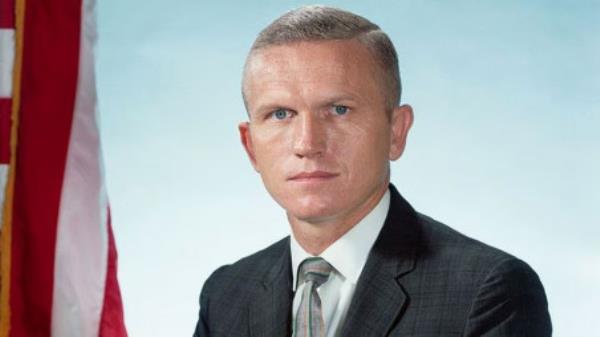 NASA astro<em></em>naut Frank Borman in an undated photo. Borman served as the commander of Apollo 8, the first mission to fly around the world. Courtesy NASA/Handout via REUTERS/File Photo</p>

<p>　　