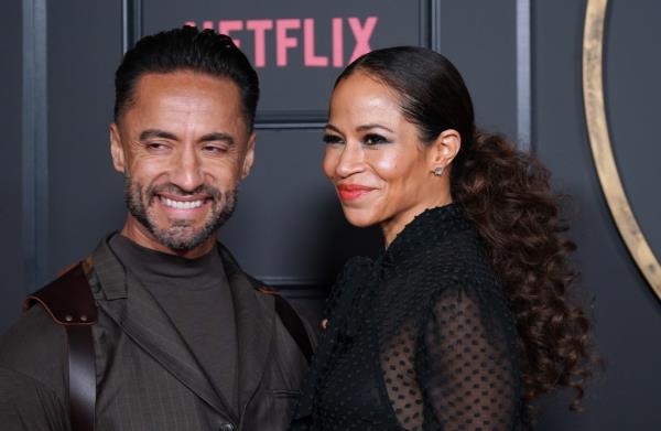 Kamar de los Reyes and  his wife, Sherri Saum. 