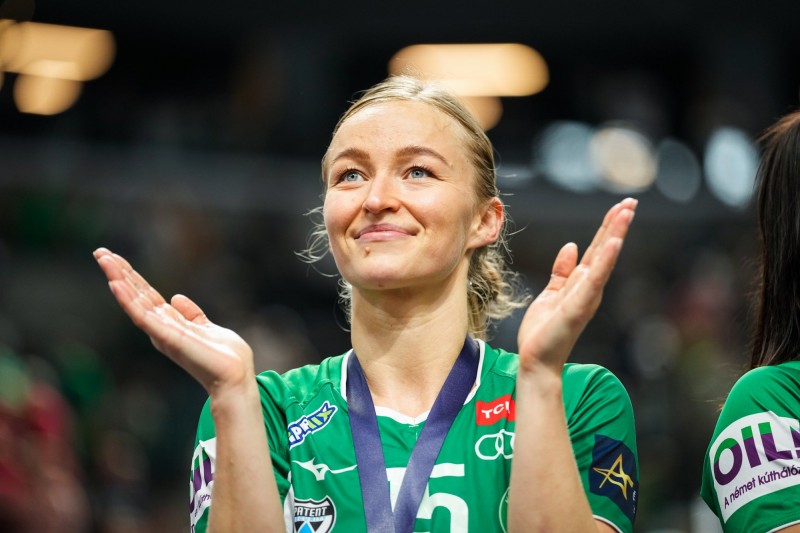 Handball, Stine Bredal Oftedal |  Stine Bredal Oftedal bid farewell to the membership with a prestigious award and the Champions League title