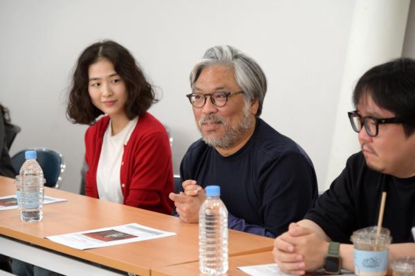 From left, actor Kang Min-ji, director Yoon Han-sol and actor Koo Do-kyun attend a press co<em></em>nference at the Natio<em></em>nal Theater Company of Korea. (Natio<em></em>nal Theater Company of Korea)