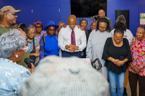 Action for the Retired Community (ARC) A. Philip Randolph Older Adult Center</p>

<p>　　New York City Mayor Eric Adams participates in the mo<em></em>nthly birthday celebration at the Action for the Retired Community (ARC) A. Philip Randolph Older Adult Center. New York, NY. Friday, September 27, 2024.