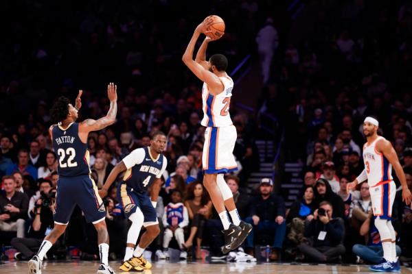 Mikal Bridges (25) puts up a shot during the first half at Madison Square Garden, Sunday, Dec. 1, 2024.
