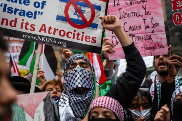 Supporters of Palestine hold a rally in New York's financial district as the fighting co<em></em>ntinues in Gaz