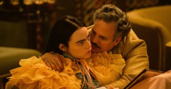 Emma Stone and Mark Ruffalo in POOR THINGS