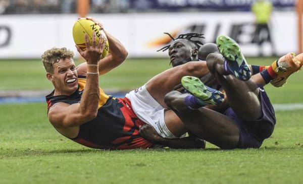 Michael Frederick puts Mitch Hinge under pressure.