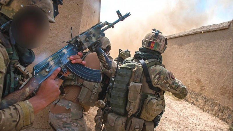 Soldiers in CF333 training with British troops