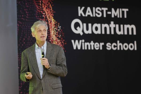 Prof. Wolfgang Ketterle in MIT, who received the Nobel Prize in Physics in 2001 (Courtesy of KAIST)