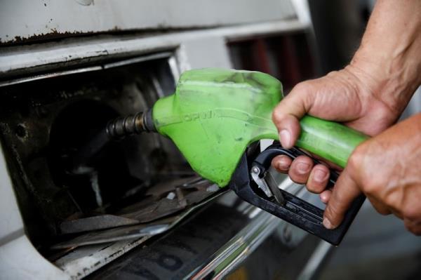 Oil up with weak dollar, Middle East conflict