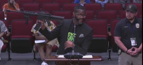 Mayor holds AR-15 at council meeting