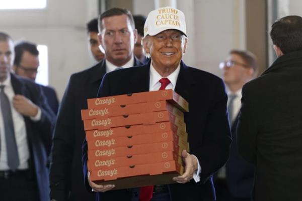 republican presidential candidate former president do<em></em>nald trump arrives to deliver pizza to fire fighters at waukee fire department in waukee, iowa on sunday.