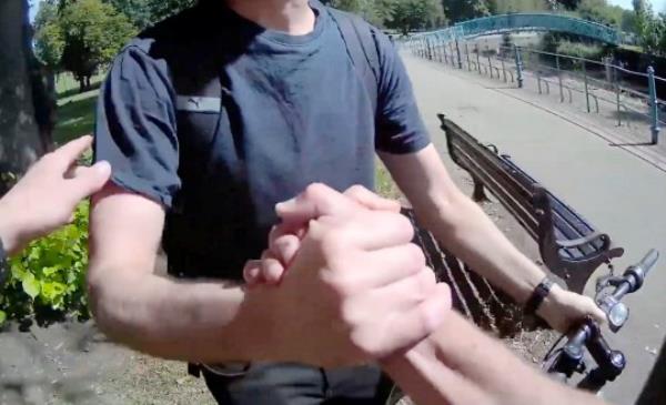 PC Marks thanked the man for his help and shook his hand (Picture: Northampto<em></em>nshire Police)