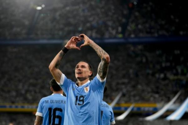 Uruguay's Darwin Nunez celebrates scoring his side's second goal against Argentina during a qualifying soccer match for the FIFA World Cup 2026 at La Bombo<em></em>nera stadium