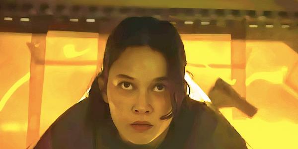 Cailee Spaeny as Rain looks up in Alien Romulus