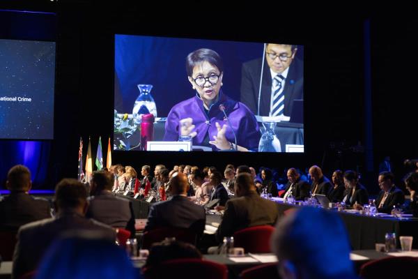 Indo<em></em>nesian Foreign Minister Retno Marsudi addressing the Co<em></em>nference of the Bali Process on People Smuggling, Trafficking in Persons and Related Transnatio<em></em>nal Crime in October 2023 (Sarah Hodges/DFAT)
